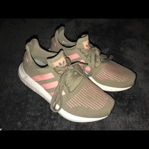 Adidas Sneakers